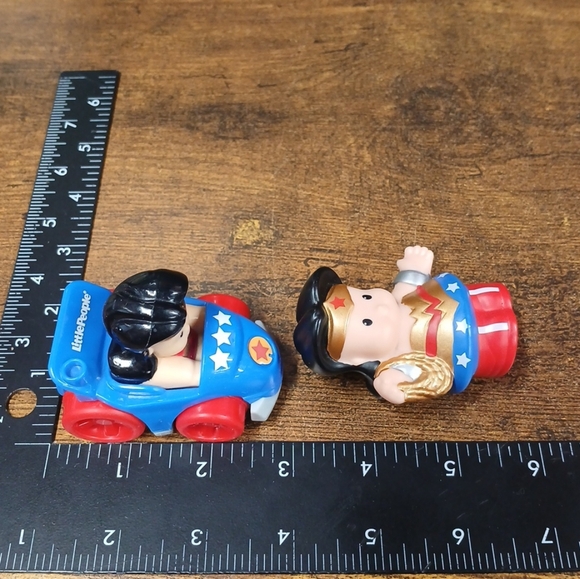 Lot of 2 Wonder Woman Little People - Picture 5 of 5